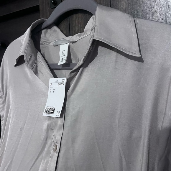 H&M Top - Picture 2 of 3